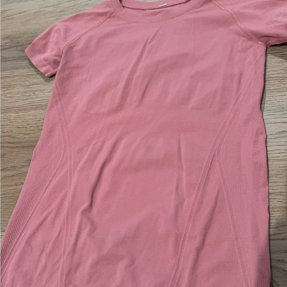 Athleta momentum tee - Picture 2 of 2